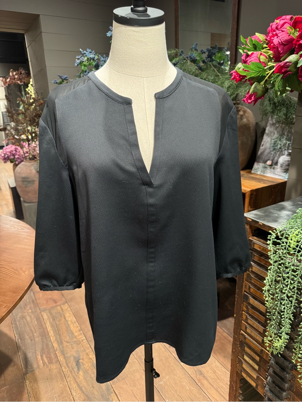 Cooper and Ella crepe top size S